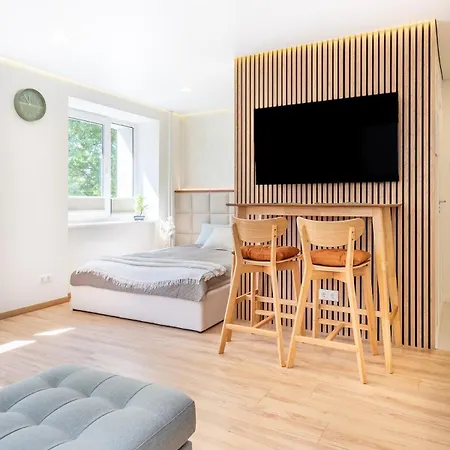 Designer In The Heart Of The - Free Parking! *