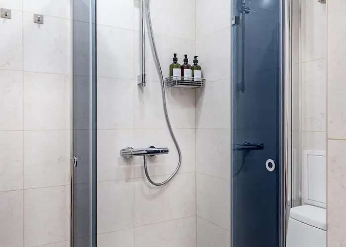 Designer In The Heart Of The - Free Parking!